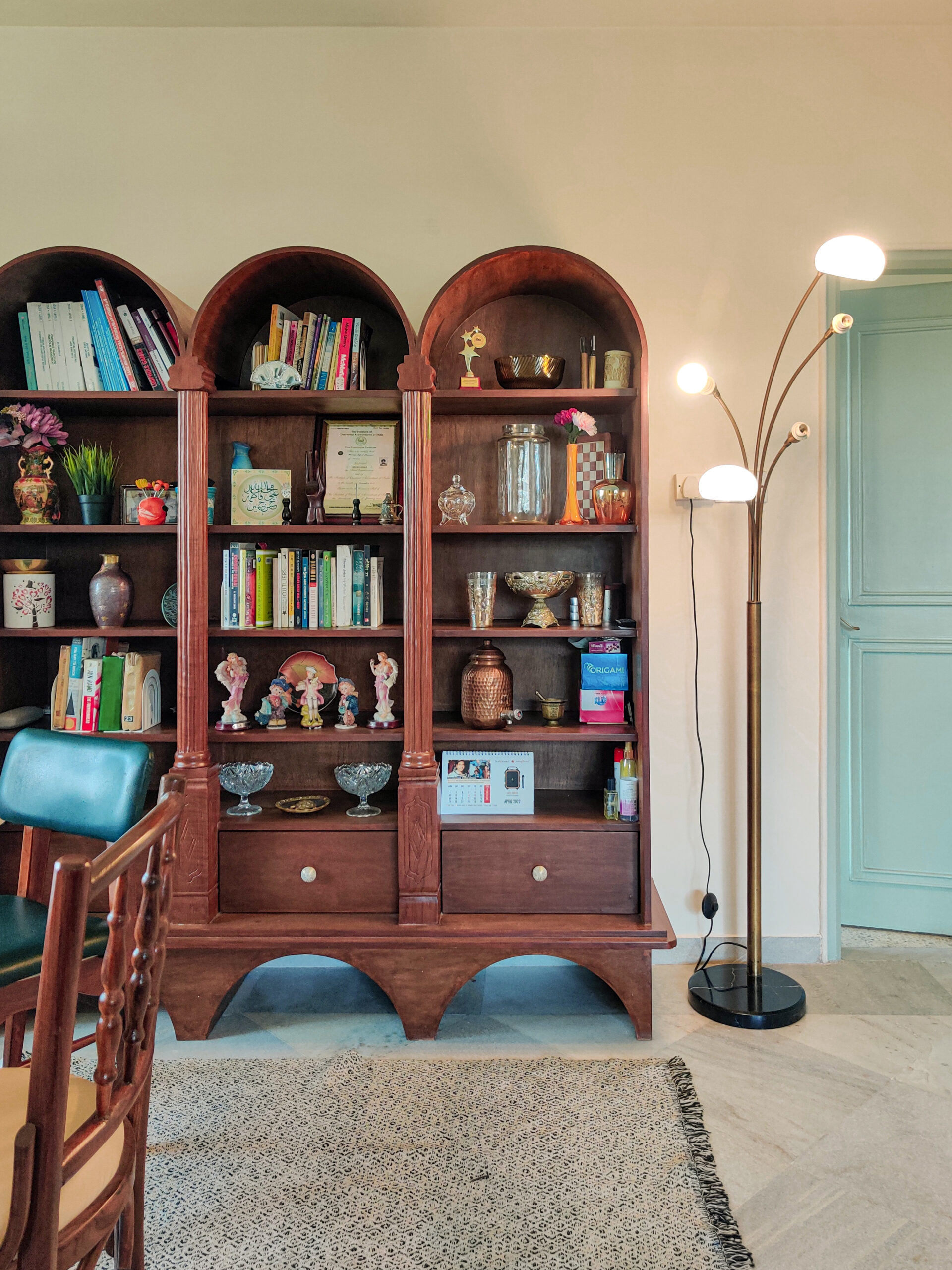 A small library for readers in the farmhouse design